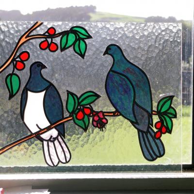 a pair of wood pigeons leadlight design llw